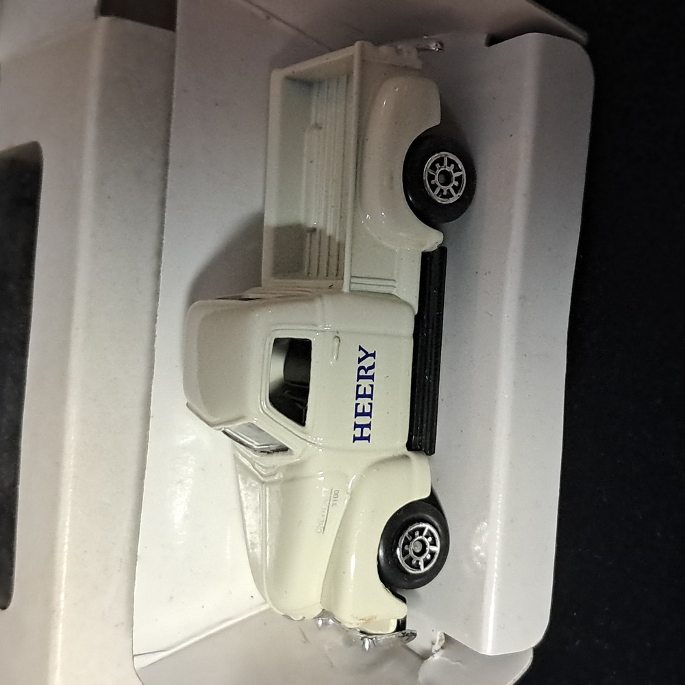 Welly Diecast 1:64 Chevy 3100 Heery Pickup